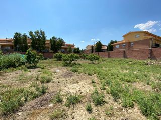 Wohngrundstück in Carrer era d'en carbó 45. 2 terrenys residencials per construir dos habitatges unifamiliar