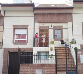 Casa adossada a Calle torrejón 65. La guardia de jaén / calle torrejón