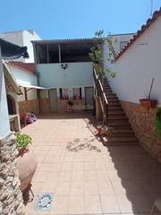 Casa adossada a Avenida mario spreáfico 32. Estupenda casa