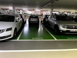 Alquiler Parking coche en Aparcament països catalans,. Es lloga plaça d’aparcament