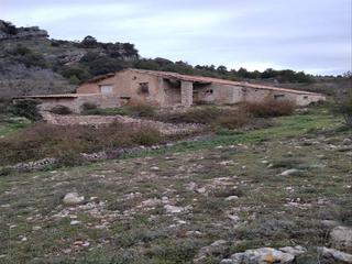 Mas à Plaça del racó 7. Masia de 300 m2