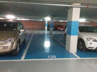 Location Parking voiture à Calle cronista carlos valcárcel 6. Plaza garaje hospital la vega