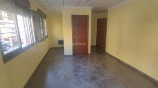 Location Bureau à Carrer dénia 40. Se alquila oficina con baño en edificio propio.
