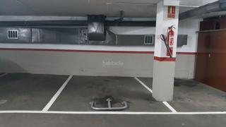 Parking voiture à Carrer miquel tort 18. Parquing coche pequeño y moto
