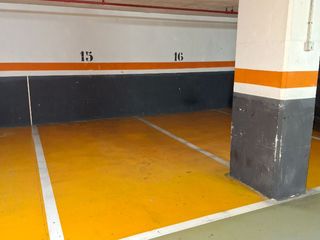 Lloguer Aparcament cotxe a Carrer de felip ii 48. Parquing en alquiler videovigilado