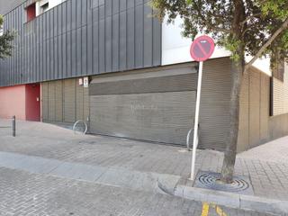 Aparcament cotxe a Avinguda de la clota 12. Plaza de parking para coche grande (10,5 m2)