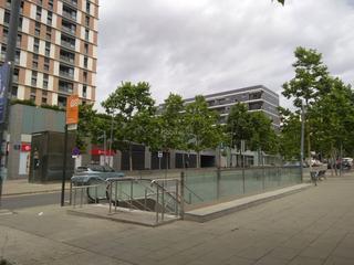 Location Parking voiture à Avinguda del parlament 1. Alquiler garaje 21 m2 para coche y moto