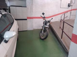 Lloguer Aparcament de moto a Carrer de les medes 6. Parking per a moto gran