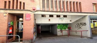 Location Parking voiture à Carrer de la conca de tremp 22. Plaza de parking al lado del mercado del carmel