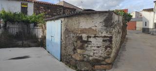 Casa a Calle la tahona 3. Posibilidad de construir otra vivienda colindante.