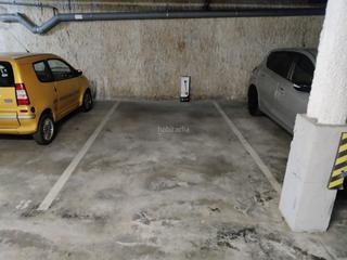 Aparcament cotxe a Carrer d'orient 35. Plaza de aparcamiento para coche grande