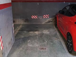 Miete Motorradparkplatz in Carrer d'ausiàs marc 46. Plaza parking cerca ferrocarrils gracia
