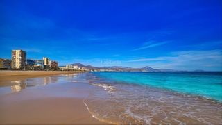 Rent Flat in Carrer novelda 2. Alquiler larga temporada,primera línea de playa.