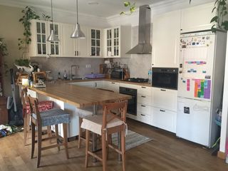Alquiler Piso en Carrer figueres, 42. Piso grande y soleado, renovado, con piscina