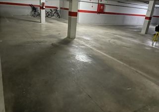 Alquiler Parking coche en Calle duc de vendome, 9. Alquilo plaza de parking supereconómica