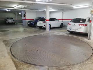 Aparcament cotxe a Carrer d'àngel guimerà 22. Parking centrico y moderno