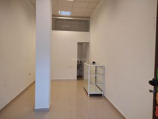Lloguer Local Comercial a Calle banda playa 82. Local comercial