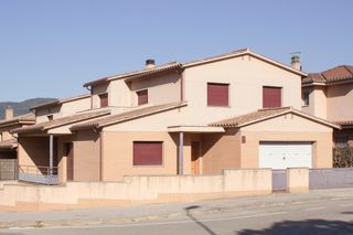 Casa en Ceret, s/n. Casa unifamiliar a banyoles