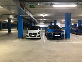 Autoparkplatz in Carrer de la canuda 45. Plaza de parking grande