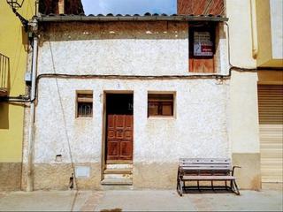 Casa a Carrer roser 2. Casa para reformar en plaza mayor de figols