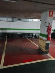 Parking voiture à Carrer de les torres 98. Aparcamiento