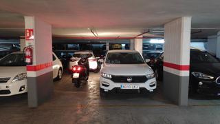 Aparcament cotxe a Carrer de les corts 36. Plaza parking coche + moto