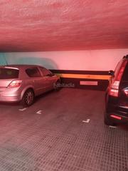Parking voiture à Avinguda de josep tarradellas 101. Plaza para coche mediano / grande