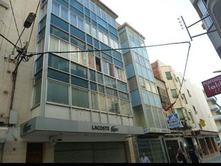 Piso en Carrer doctor pi i sunyer 5. Pison centrico al lado de la playa y tiendas