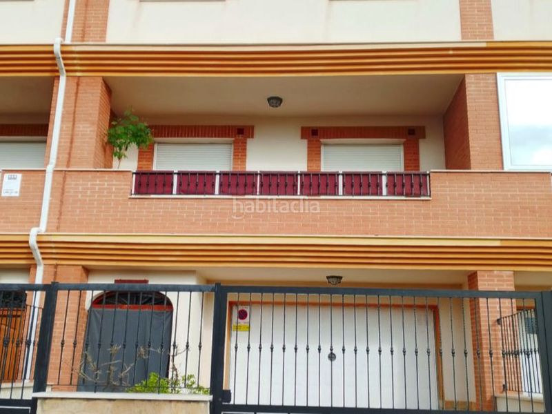 Foto 86fb651b-222d-49b7-b759-10d165055a2b. Casa adossada a carrer alqueries 64 a Nules