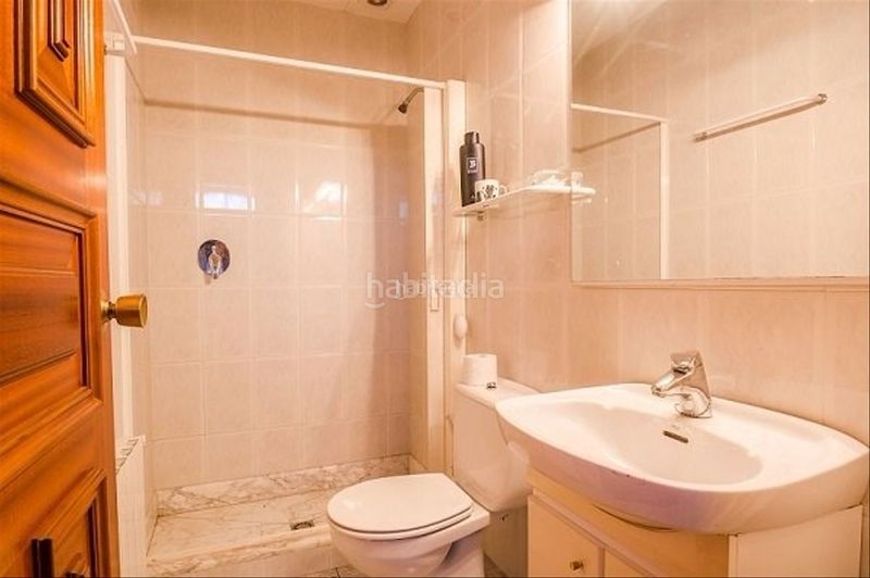 Foto be658a60-68c6-465e-968d-3dee329188d0. Piso en avinguda papa joan xxiii 1 edificio multiusos con vivienda en Roda de Ter