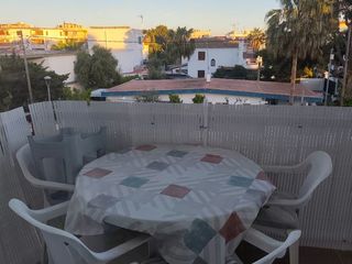 Rent Apartment in Carrer del prat 24. Apartamento soleado junto al mar en zona tranquila