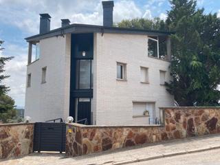 Xalet a Via manuel de falla 15. Casa con espectaculares vistas en fontpineda
