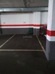 Autoparkplatz in Ronda 8 de març 87. Parquin frente a la plaça de la mare.