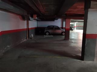 Alquiler Parking coche en Carrer de les carretes 32. Plaza de parking para coche grande