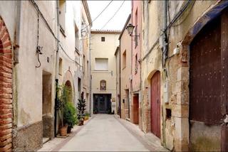 Maison jumelée à Carrer terrassa 3. Casa de pueblo a reformar totalmente.