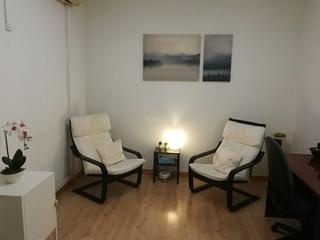 Rent Office space in Carrer de los castillejos 314. Despacho con luz natural
