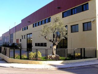 Nave industrial en Poligopno sesrovires, s/n. Nave esquinera con buena imagen corporativa