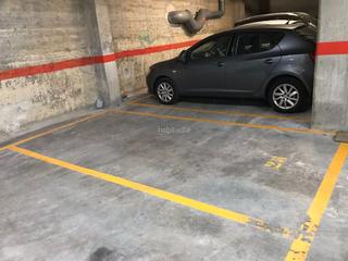 Parking coche en Carrer de la selva de mar 22. Párking para coche grande