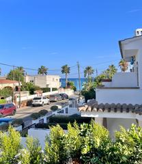 Casa aparellada a Carrer acàcies 60. Chalet pareado con vistas al mar, cambrils.