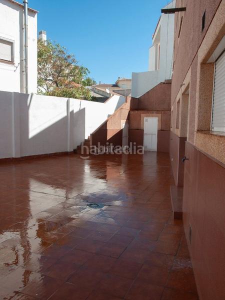 Foto 9cddc61d-c809-45e4-a31f-5a5d1672c483. Casa adosada en calle vilches 22 casa individual 3 plantas en Campo Real