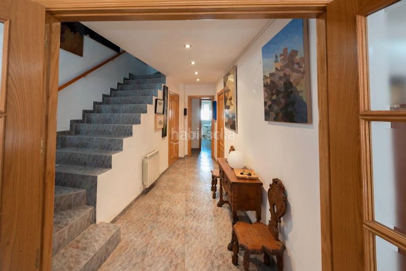 Foto e9c20233-602b-4c06-8634-69bb4a8f5836. Casa adosada en calle vilches 22 casa individual 3 plantas en Campo Real