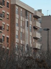 Apartamento en alquiler en Zaragoza, La Almozara. 