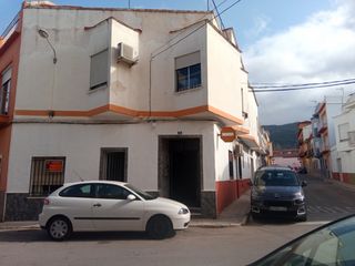 Semi detached house in Labadero, 19. Casa pego