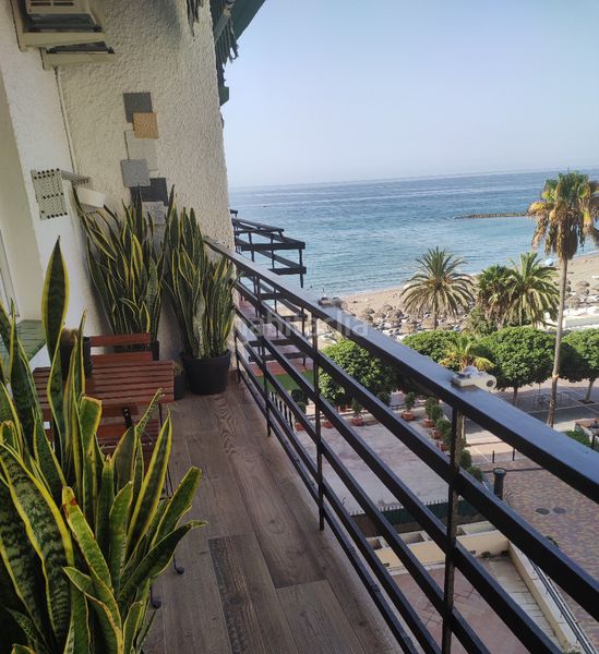 Apartamento en Avenida duque de ahumada, 6. ¿quieres dormir con el sonido de las olas? (Marbella, Málaga)