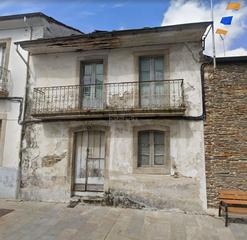 Casa adossada a Rúa gabriela nieto chaín 9. Excelente  para rehabilitación