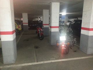 Miete Motorradparkplatz in Rambla seller, 117. Plaza de moto grande