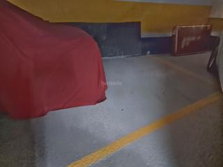 Miete Motorradparkplatz in Carrer de la segarra 2. Parking moto con vigilancia en sant andreu