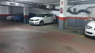Aparcament cotxe a Passeig de la zona franca 146. Aparcamiento de 8 metros muy bien ubicado