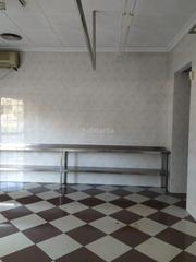 Lloguer Local Comercial a Carrer de salvador espriu 38. Excelente local con cámara frigorífica (opcional)