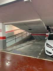 Alquiler Parking coche en Carrer muralla de sant domènec, 18. Plaza de parking en pleno centro de manresa